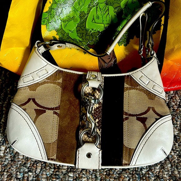 COACH HAND BAG FOR SALE - Picture 1 of 2